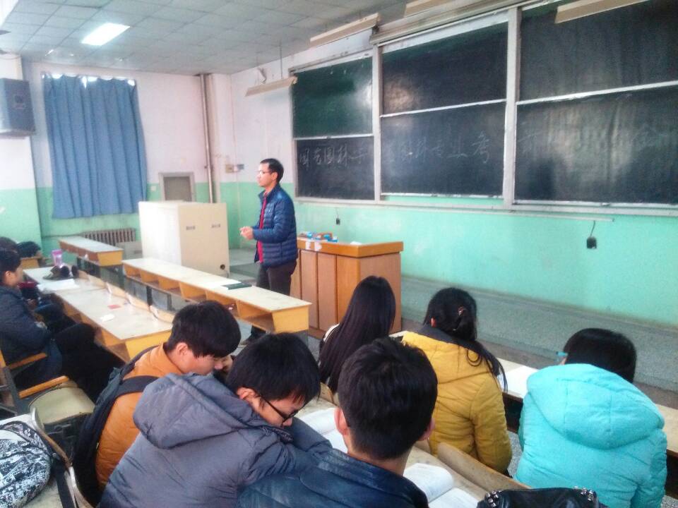 李军庆老师对园林专业学生进行动员